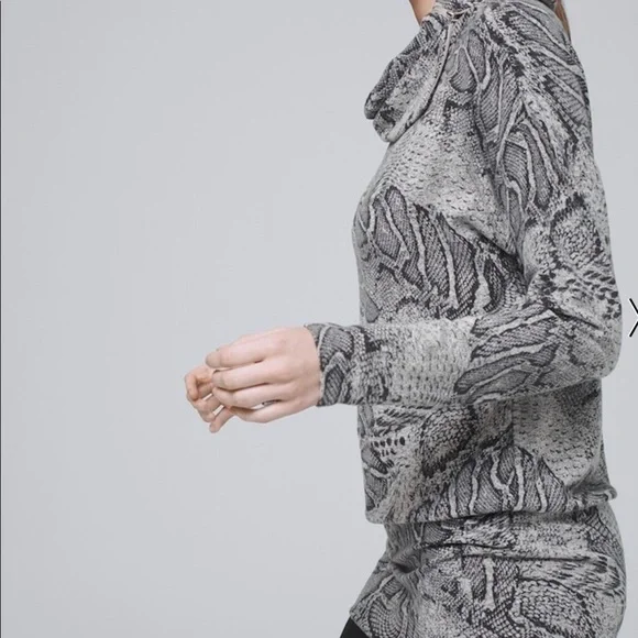 White House Black Market printed tunic! - Picture 8 of 8